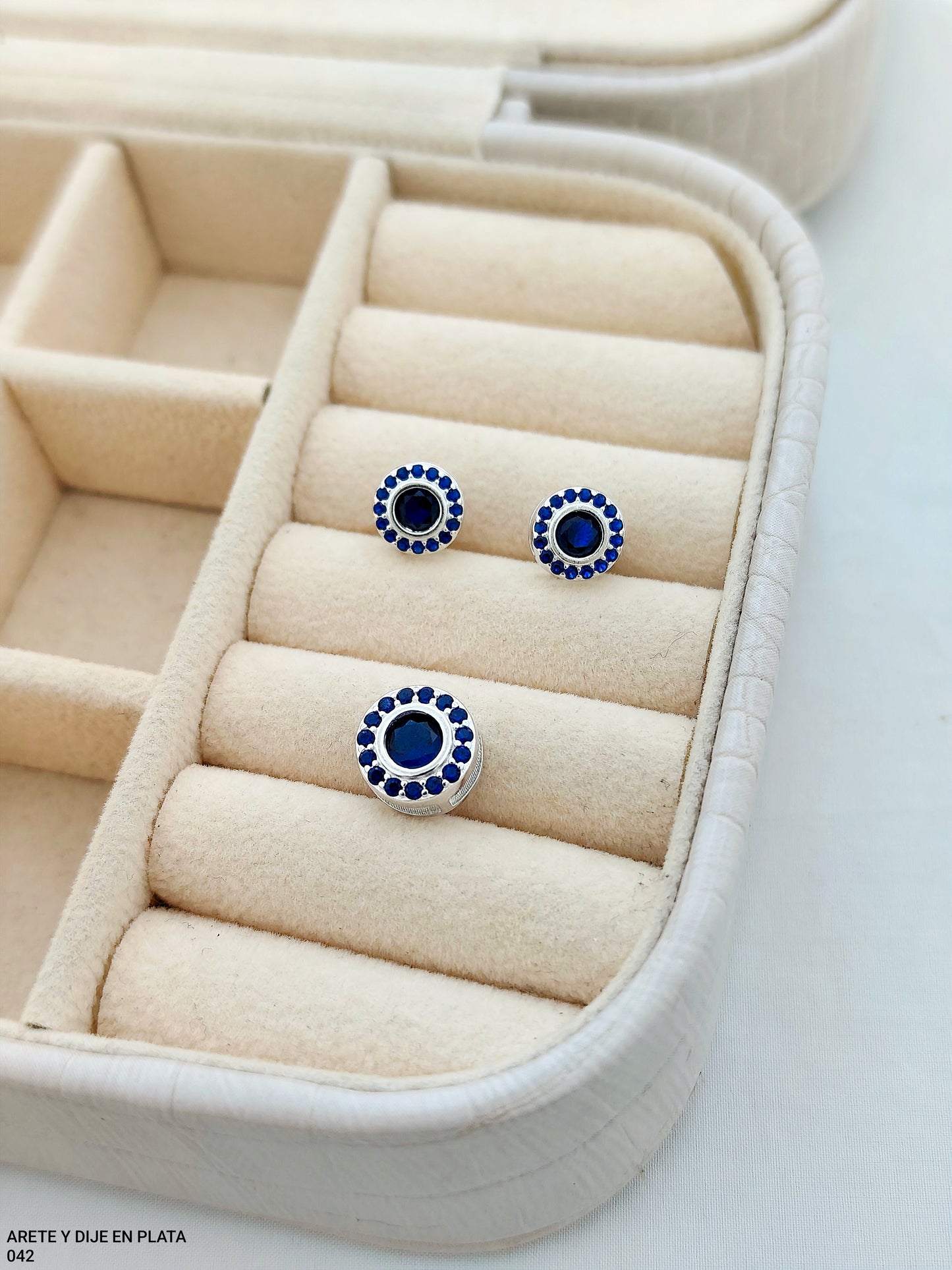 ARETES Y DIJE EN PLATA