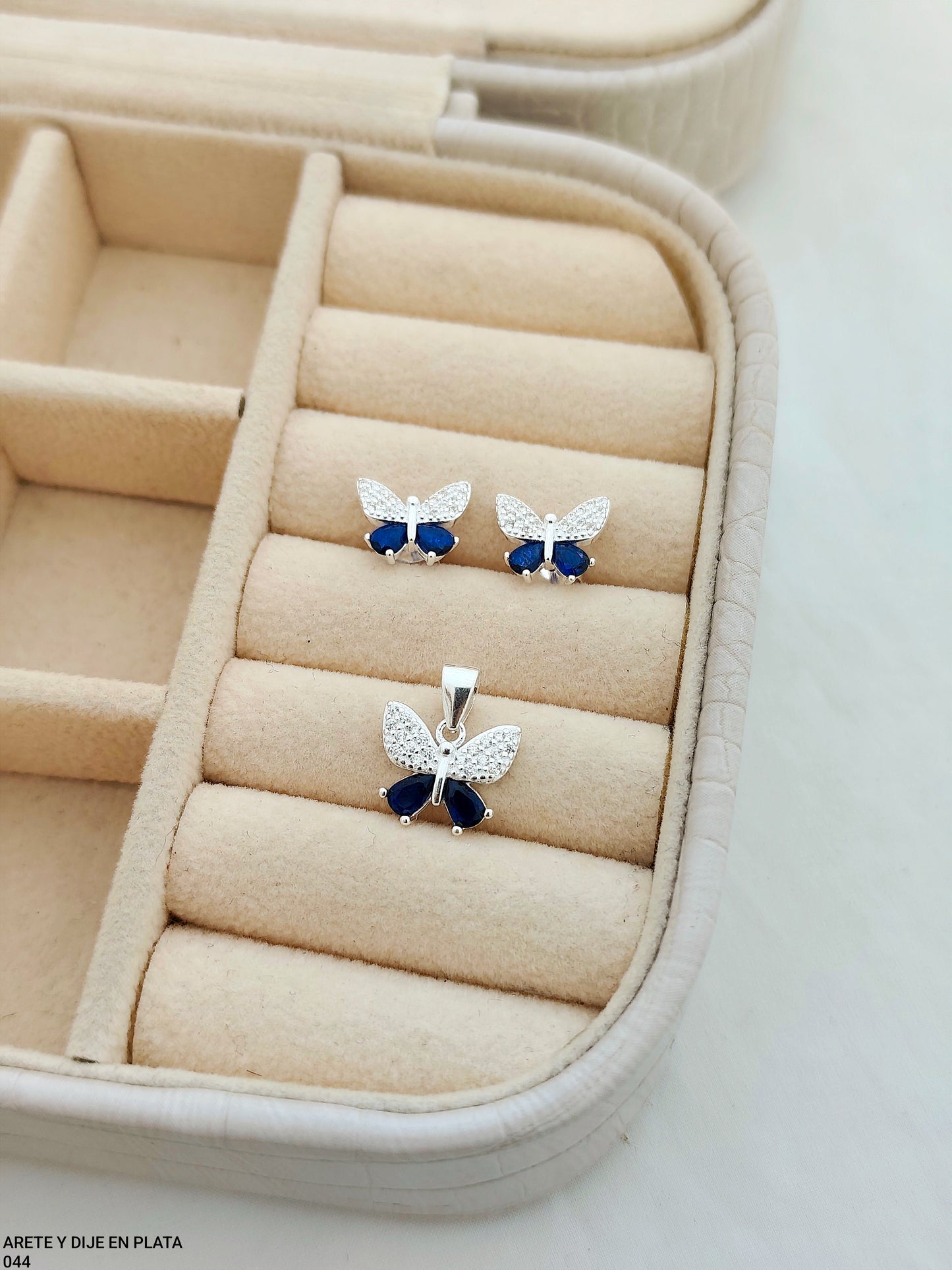 ARETES Y DIJE EN PLATA