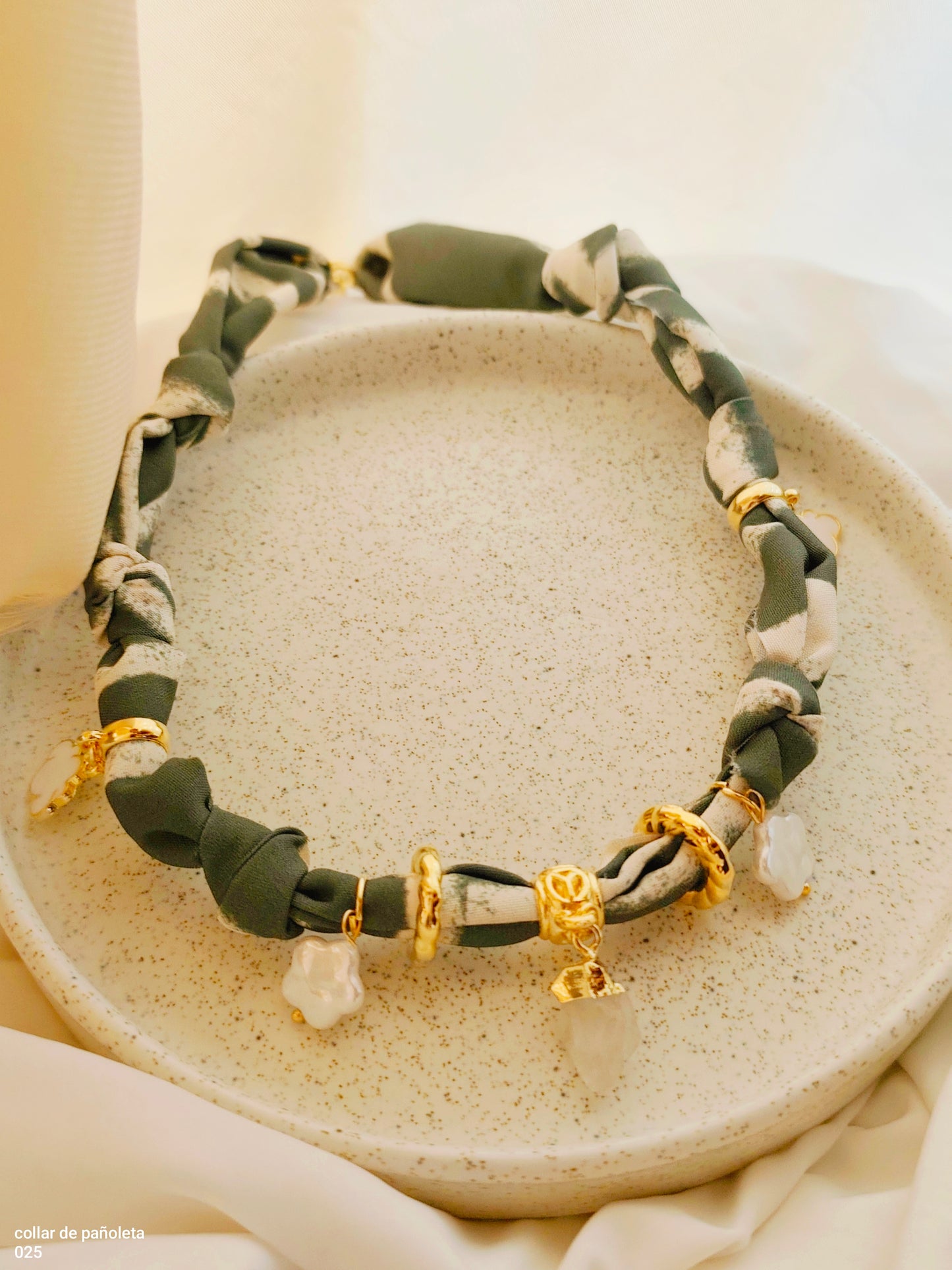 COLLAR DE PAÑOLETA