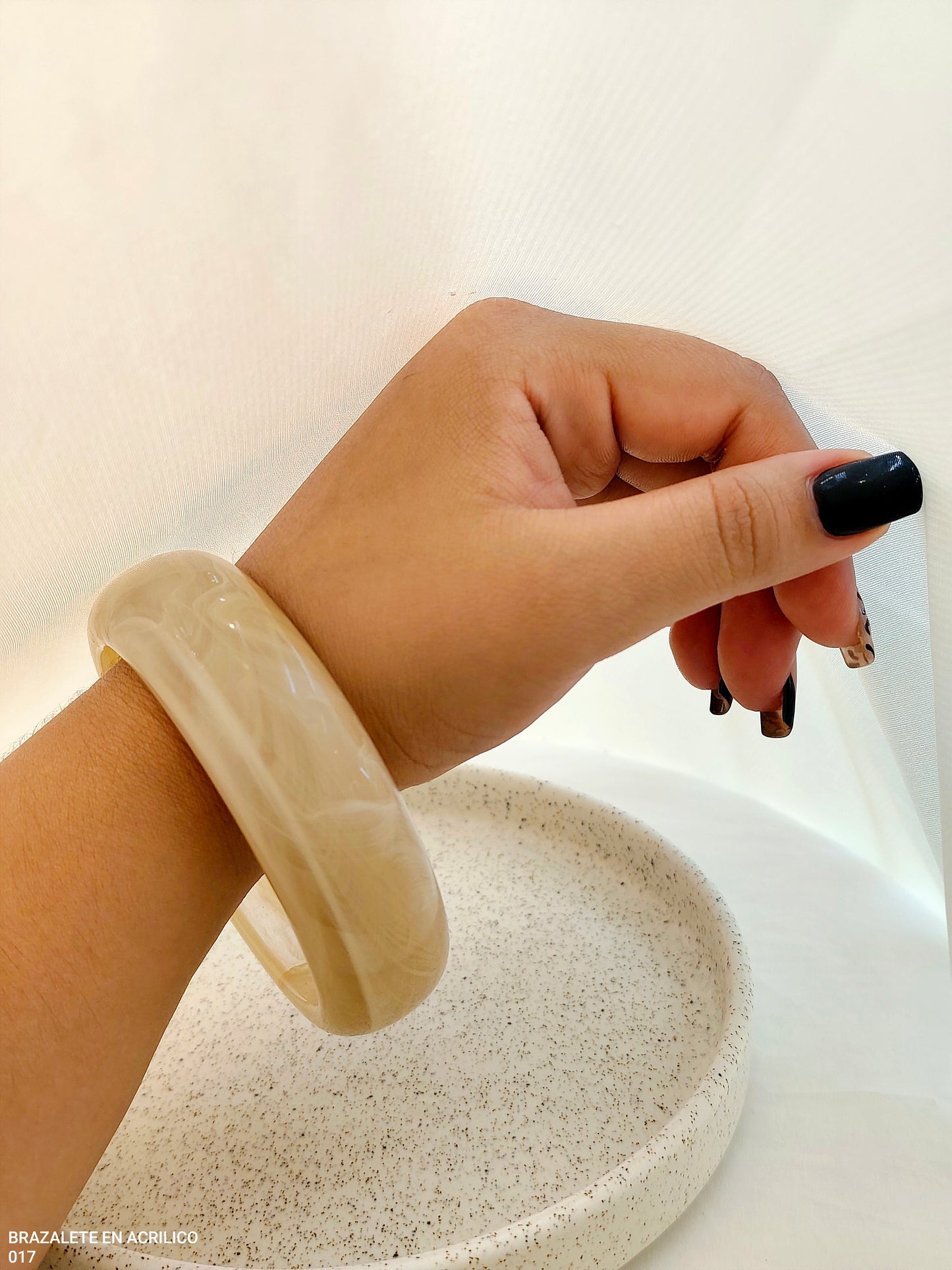 BRAZALETE EN ACRILICO