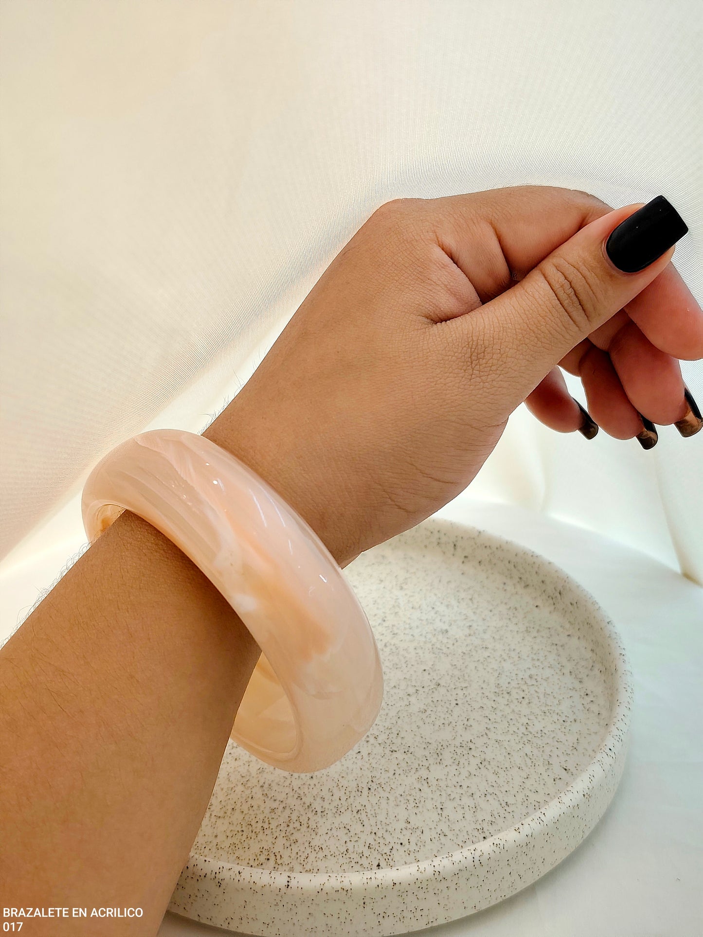 BRAZALETE EN ACRILICO