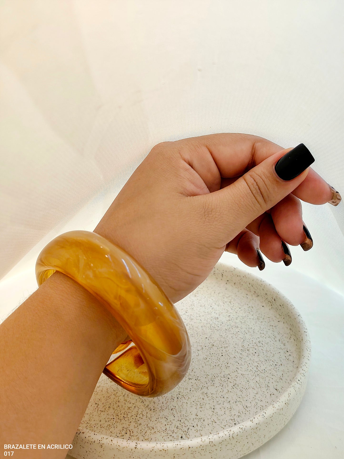 BRAZALETE EN ACRILICO
