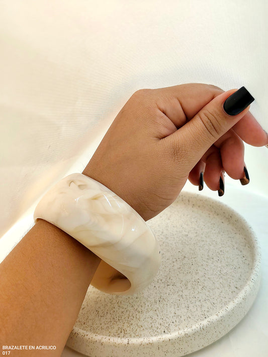 BRAZALETE EN ACRILICO