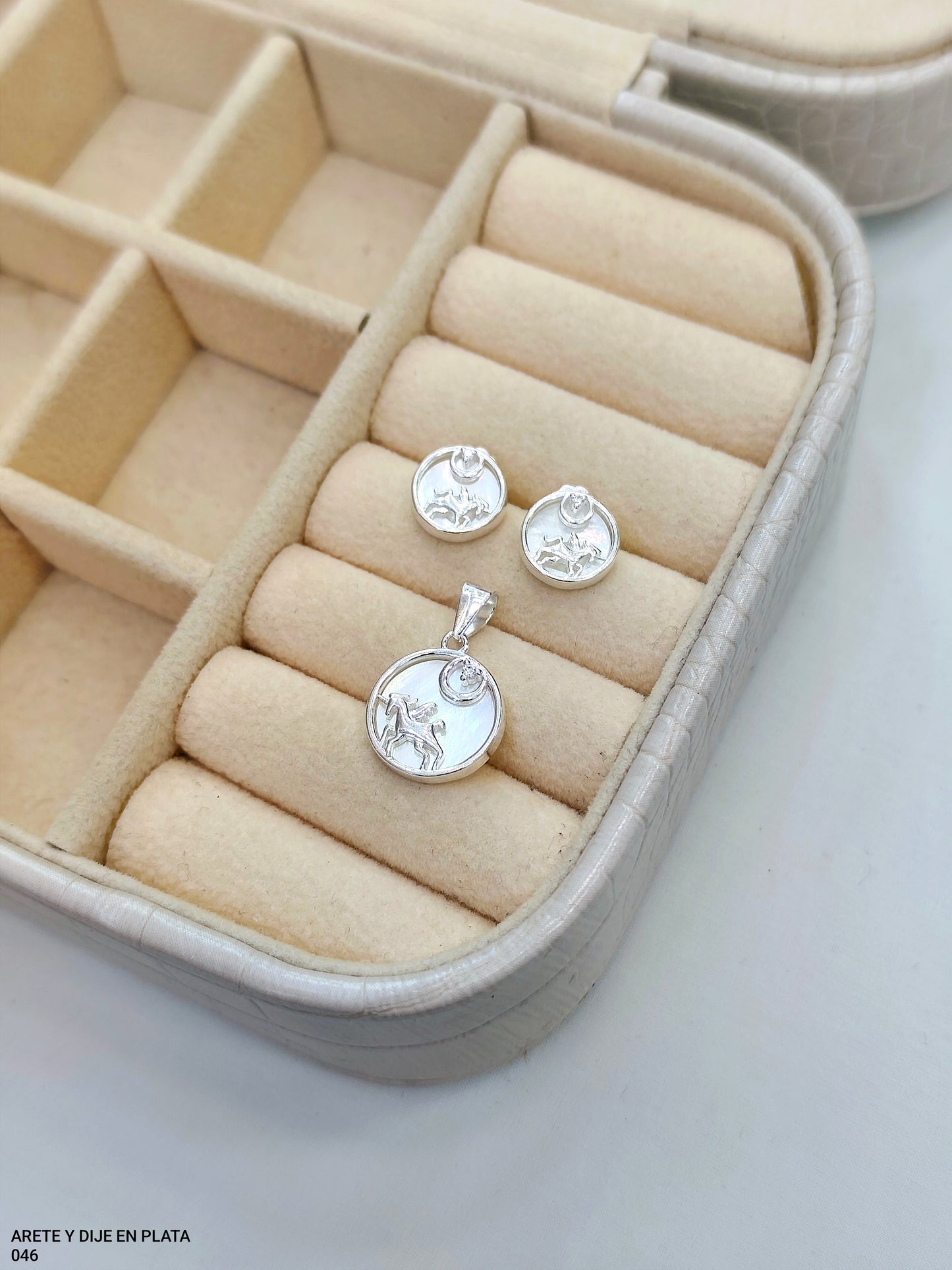 ARETES Y DIJE EN PLATA