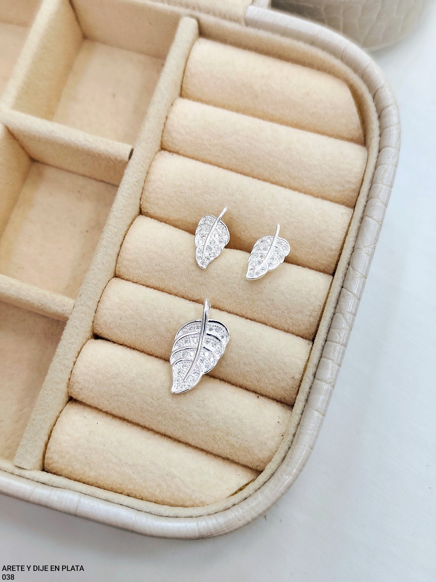 ARETES Y DIJE EN PLATA