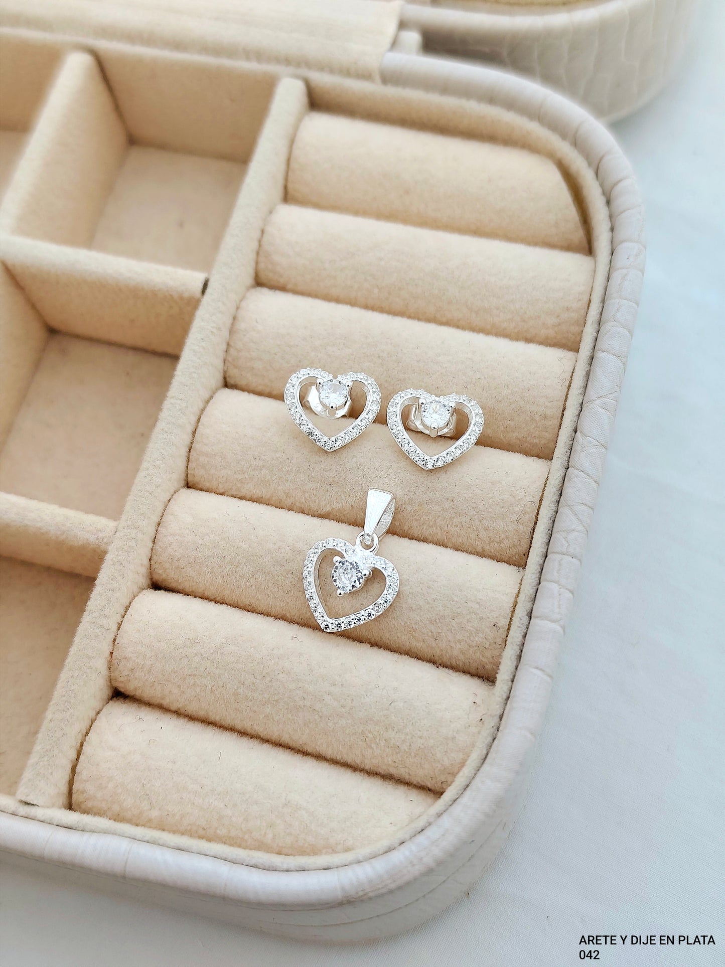 ARETES Y DIJE EN PLATA