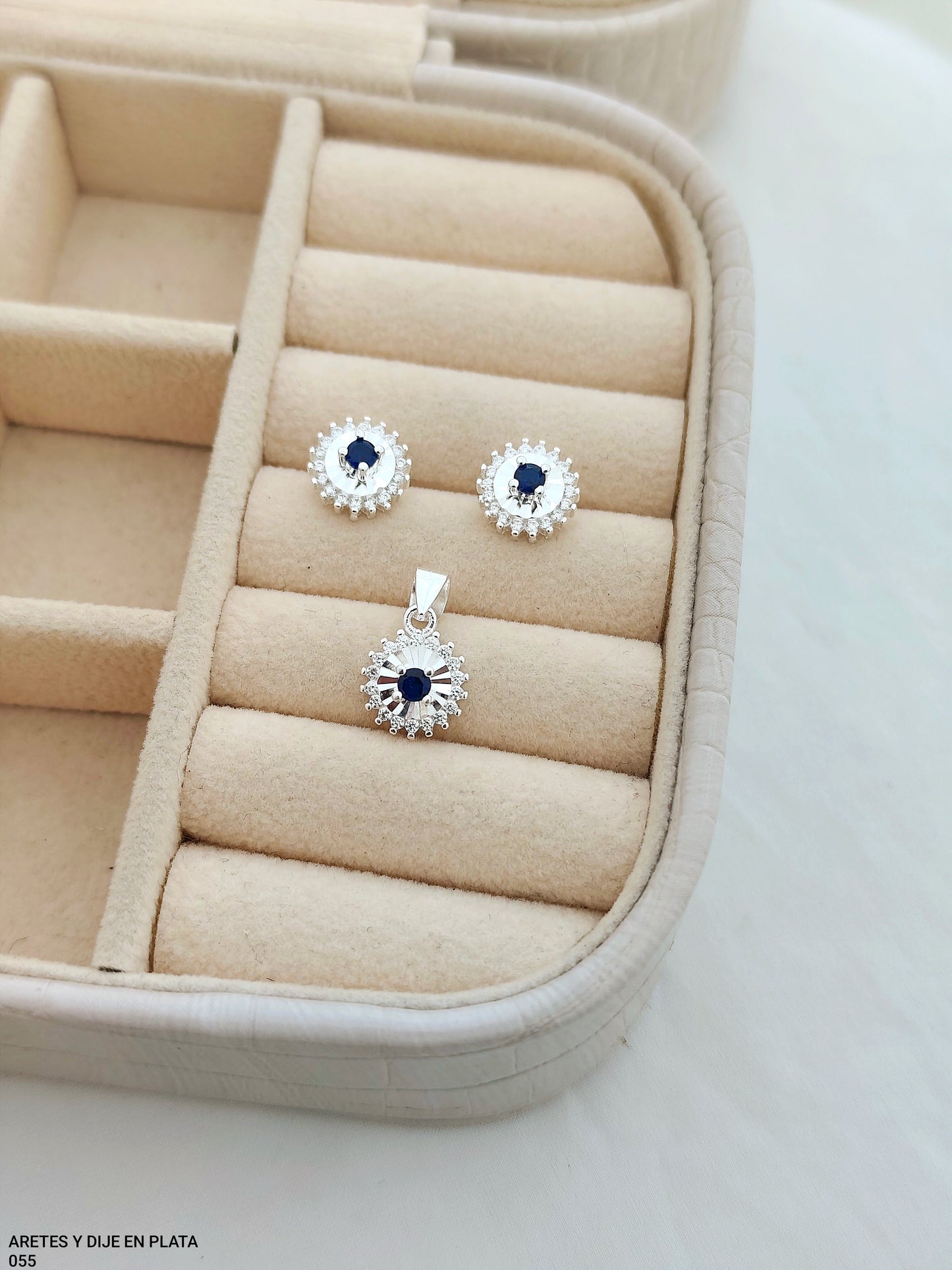 ARETES Y DIJE EN PLATA