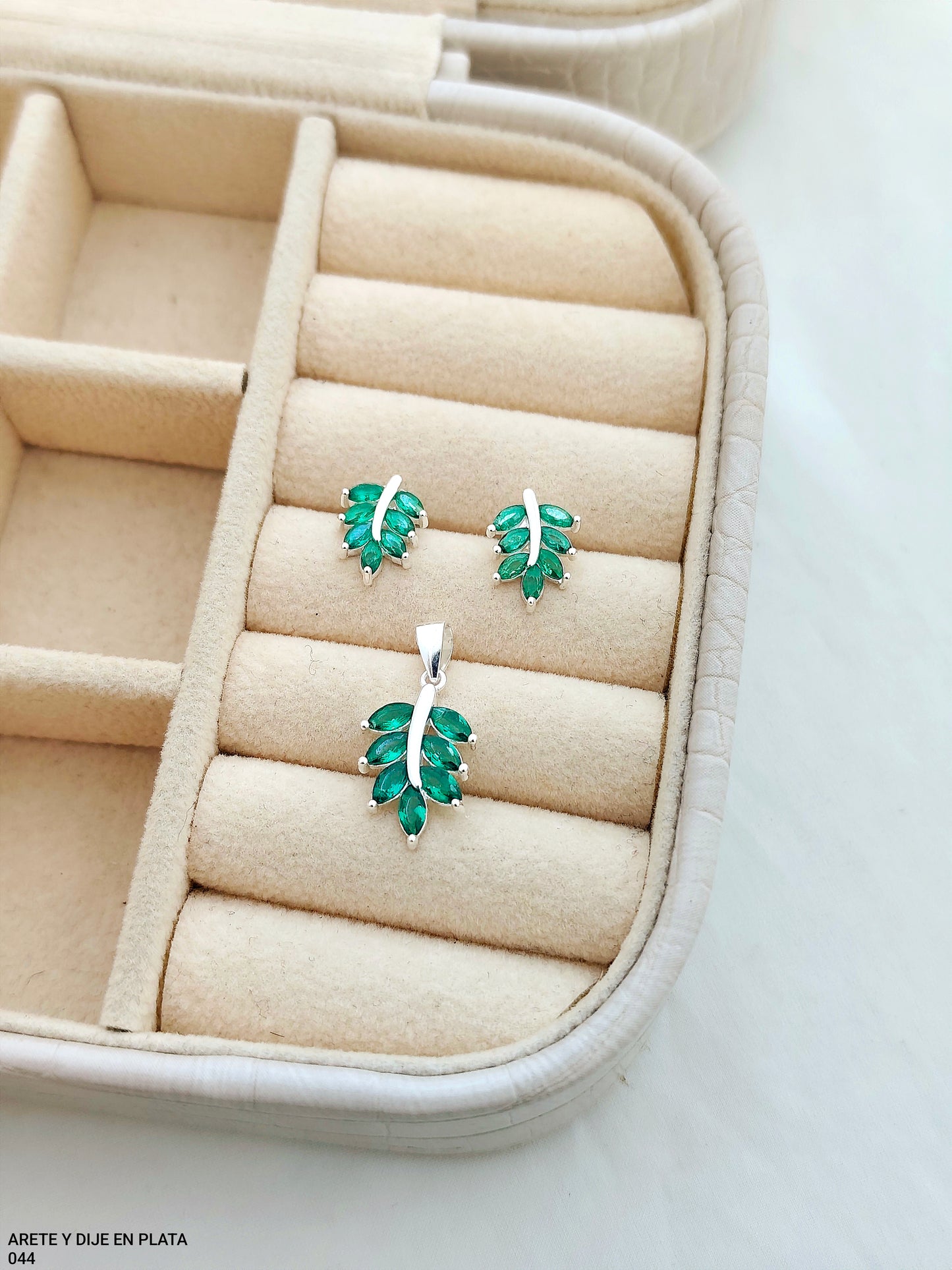 ARETES Y DIJE EN PLATA