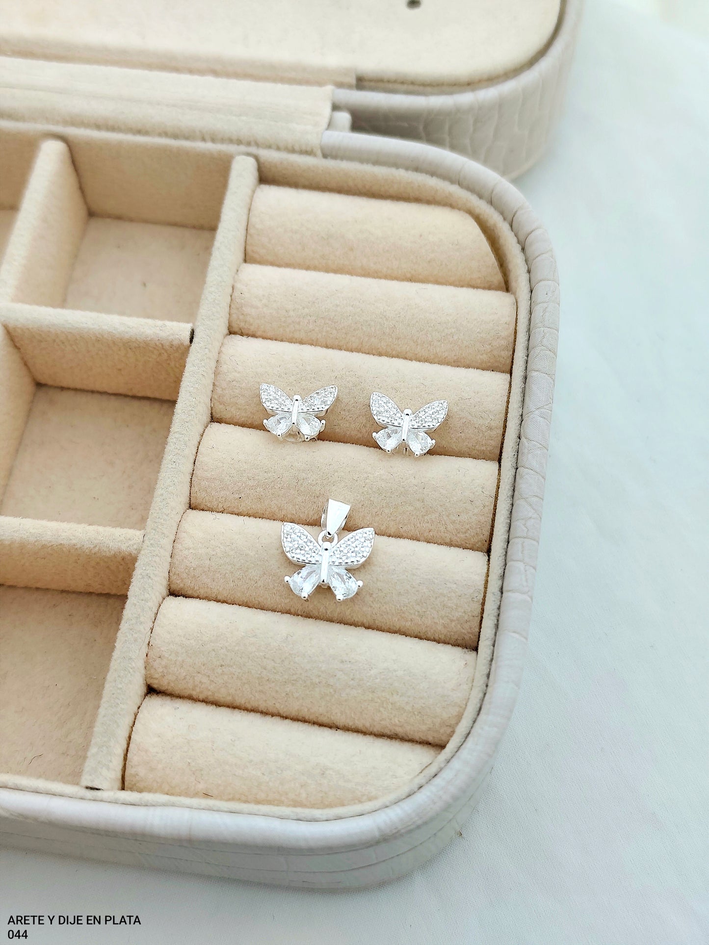 ARETES Y DIJE EN PLATA