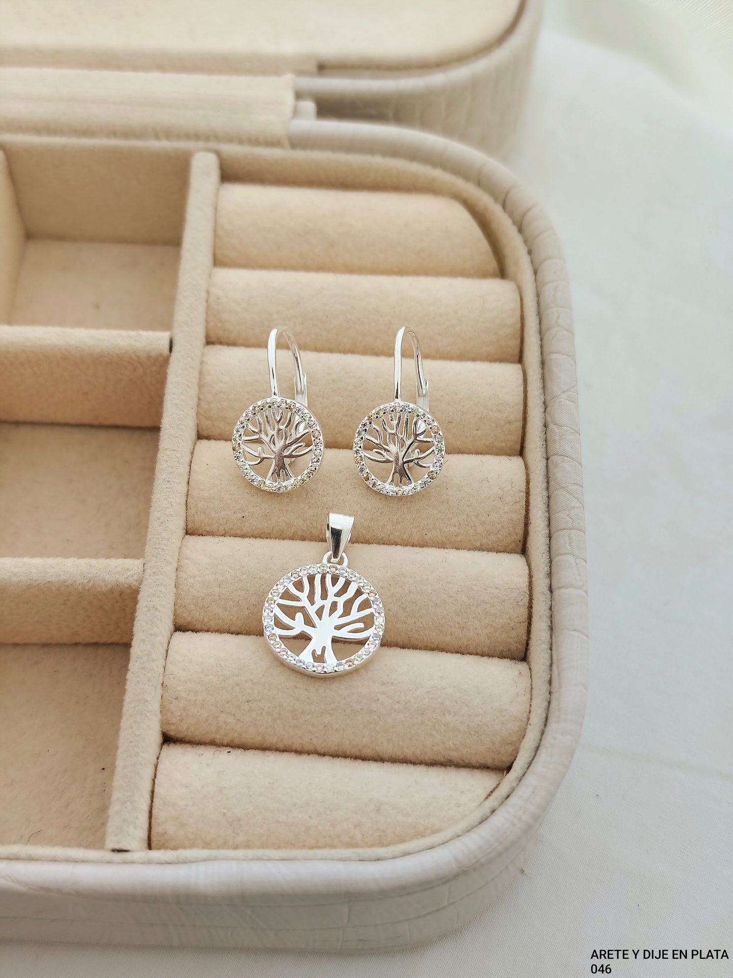 ARETES Y DIJE EN PLATA